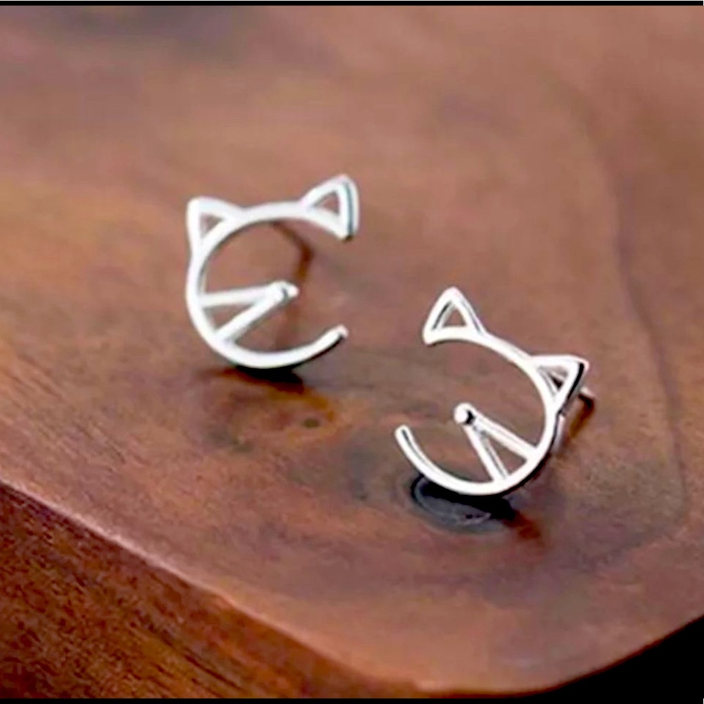 ♨️925 Sterling Silver Cat Stud Earrings